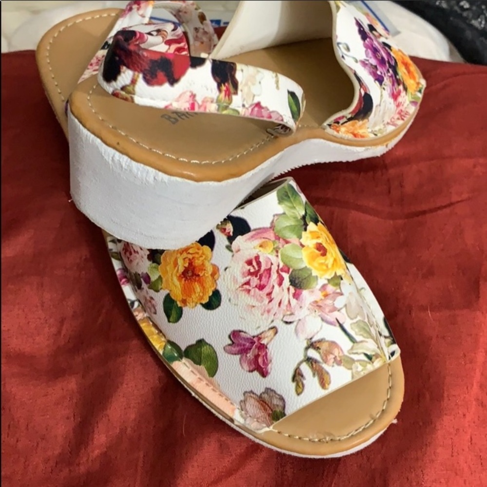 FLORAL. SANDALS - Picture 2 of 6